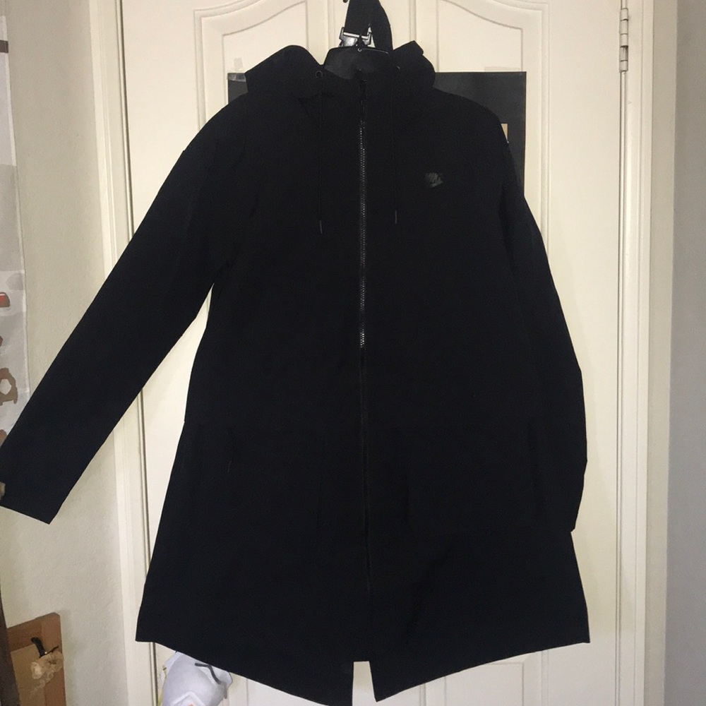 Nike tech rain jacket with included pocket satchel